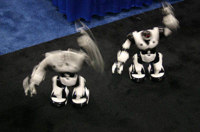 E3 - Dancing Robots