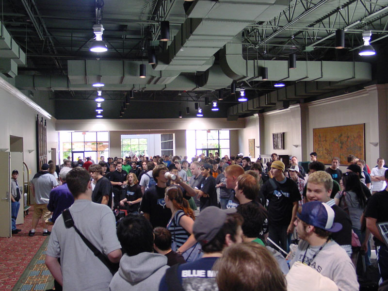 QuakeCon 2006 Line Grows