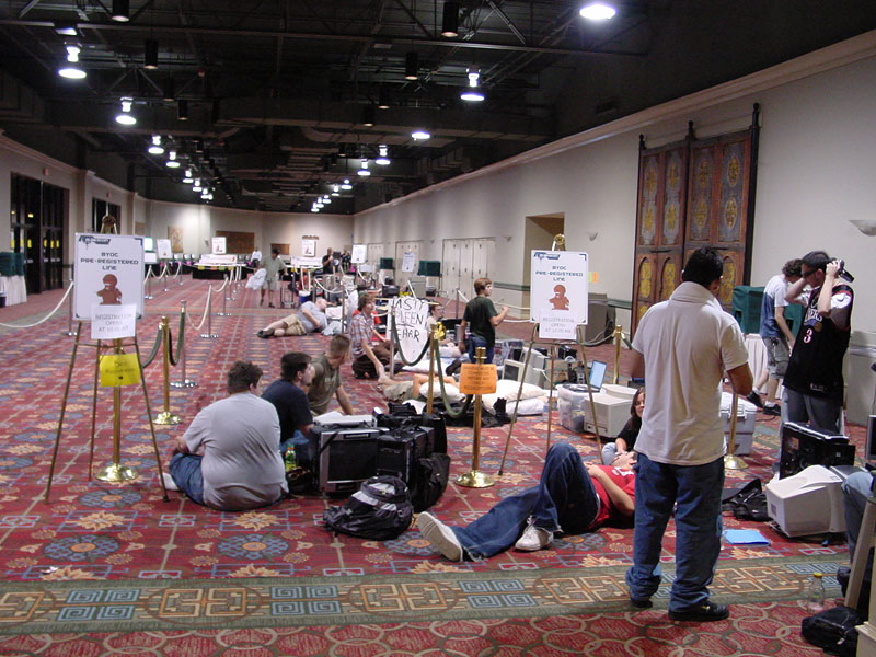 QuakeCon 2006 Prereg Line, overnight wait